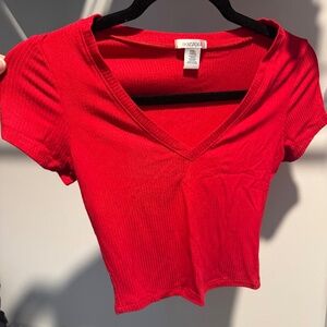 Red v neck crop tee